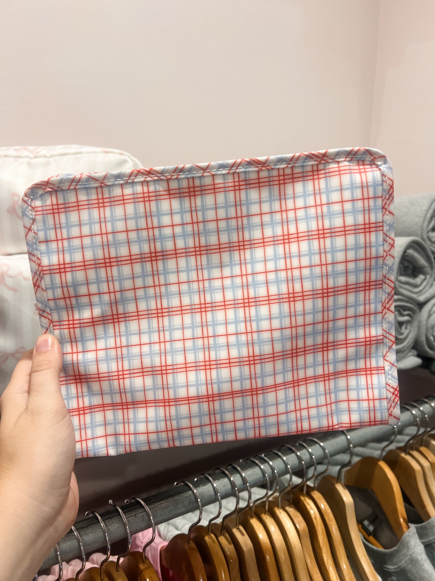 TRVL Roadie Large - Classic Plaid Red