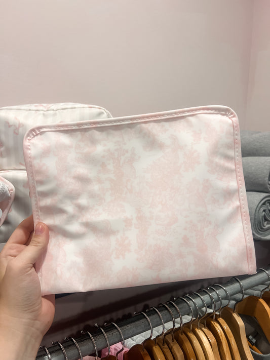 TRVL Roadie Large - Pink Bunny Toile